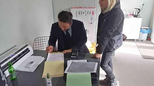 Denizi doldururken yakalandılar