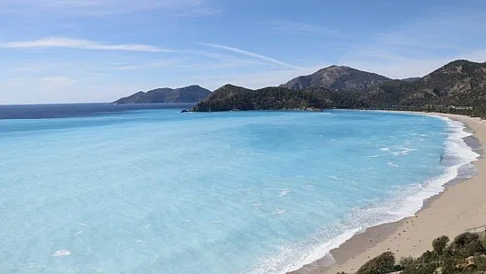 Denizin rengini gören bir daha baktı