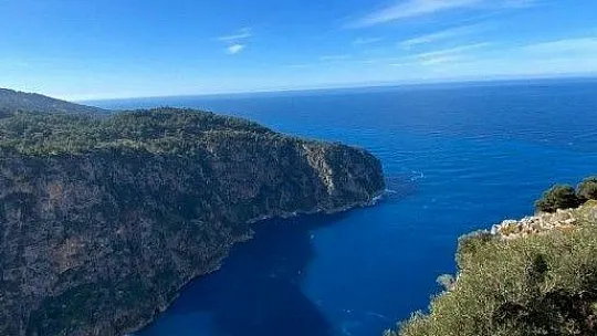 Denizin rengini gören bir daha baktı