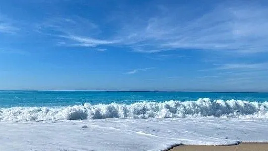 Denizin rengini gören bir daha baktı