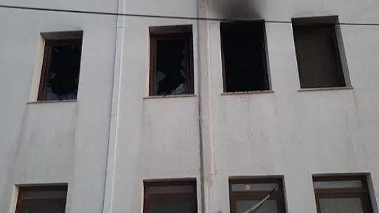 Depoyu yakıp kaçtılar