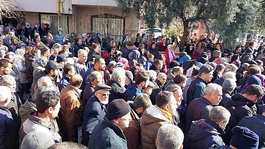 DEPREMDE ÖLEN MUĞLALI ÖĞRETMEN VE AİLESİ TOPRAĞA VERİLDİ