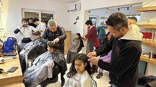 DEPREMZEDE ÇOCUKLARI TIRAŞ ETTİLER