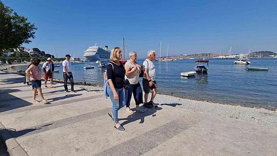 Dev gemiye bakan bir daha baktı