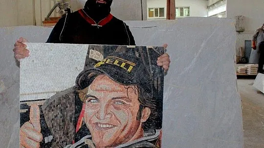 Dev sektörün atıklarını sanata dönüştürüp dünyaya satıyor