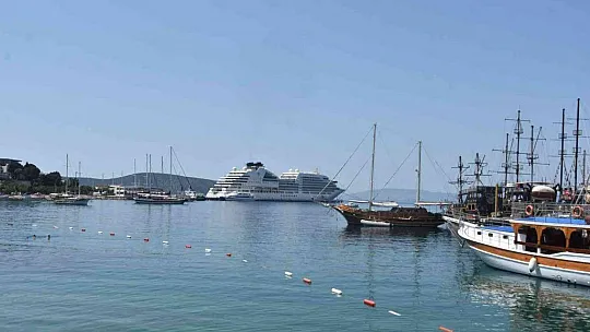 Dev yolcu gemisi 268 yolcusuyla Bodrum'a geldi