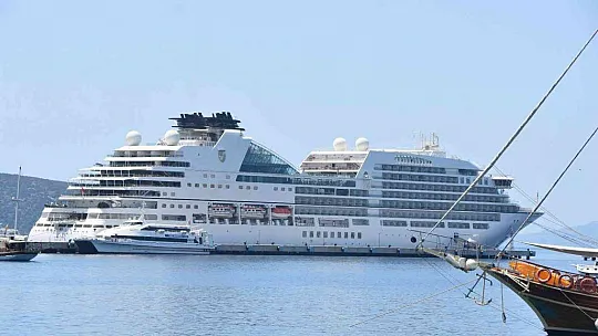 Dev yolcu gemisi 268 yolcusuyla Bodrum'a geldi