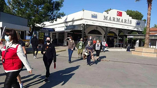 Dev yolcu gemisi Marmaris Limanı'na demir attı
