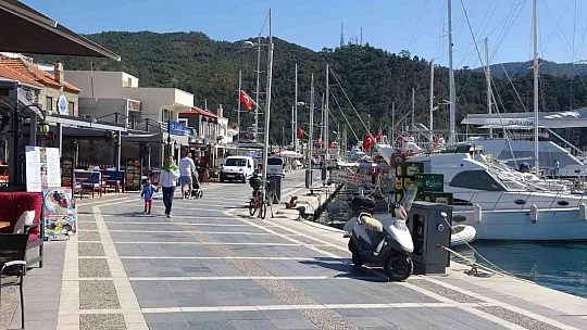 Dev yolcu gemisi Marmaris Limanı'na demir attı