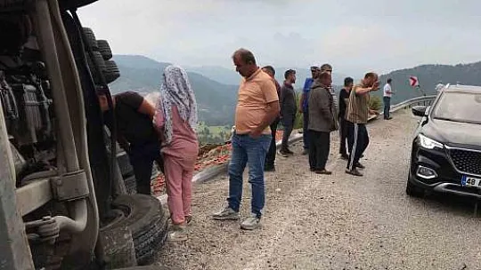 Devrilen kamyonun sürücüsü öldü