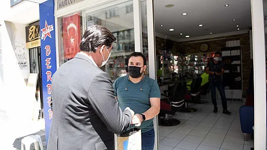 Berber ve Kuaförlere Ücretsiz Dezenfektan, Eldiven ve Maske Dağıtımı Yapıldı