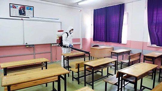 Sınav öncesi okullar dezenfekte edildi