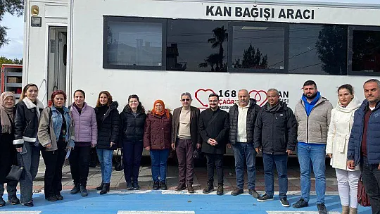 İYİ PARTİ'DEN KIZILAY'A KAN BAĞIŞI