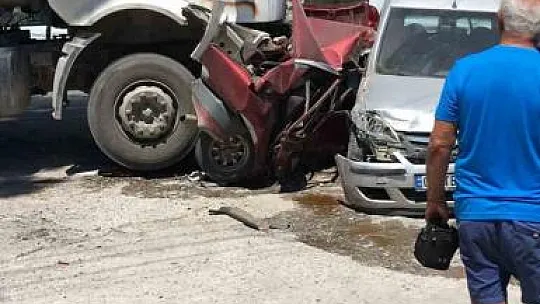 Vidanjör, park halindeki 8 araca çarptı