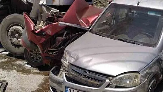 Vidanjör, park halindeki 8 araca çarptı