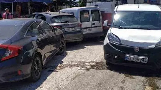 Vidanjör, park halindeki 8 araca çarptı