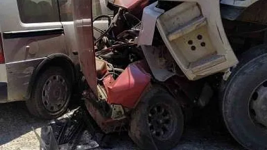Vidanjör, park halindeki 8 araca çarptı