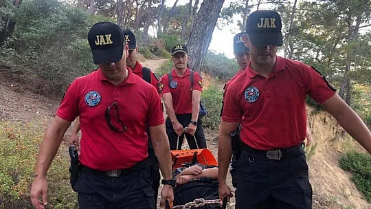 Doğa yürüyüşünde yaralanan kadını JAK kurtardı