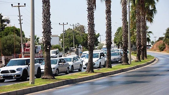 Dönüş yolu kitlendi, Bodrum trafiği durdu