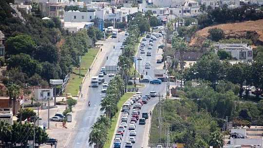 Dönüş yolu kitlendi, Bodrum trafiği durdu