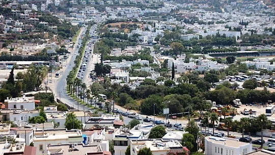 Dönüş yolu kitlendi, Bodrum trafiği durdu