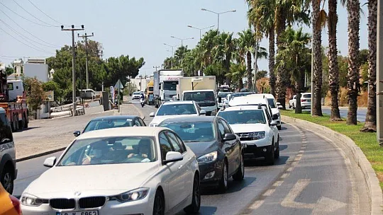 Dönüş yolu kitlendi, Bodrum trafiği durdu