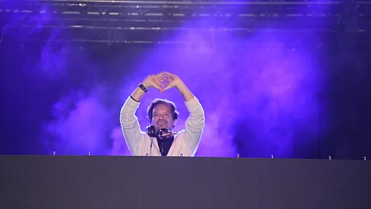 Belediye meydanı sahnesi konserleri başladı