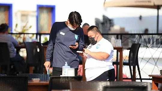 Down sendromlu Yiğit, çalışma azmiyle herkese örnek oluyor