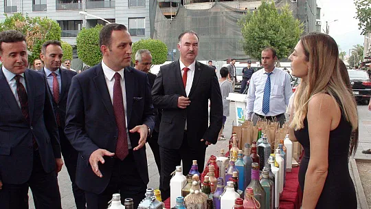 'GERİ DÖNÜŞÜM GERİ DEĞİL, İLERİ DÖNÜŞÜMDÜR' SERGİSİ AÇILDI