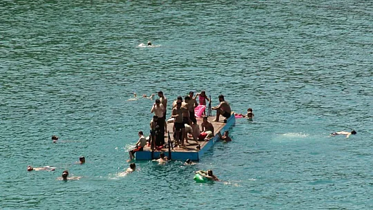Büyük Samanlık Koyu yoğunluğuyla dikkat çekiyor