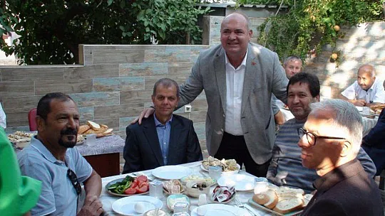 BAŞKAN DEMİR MUHTARLARLA KAHVALTIDA BULUŞTU