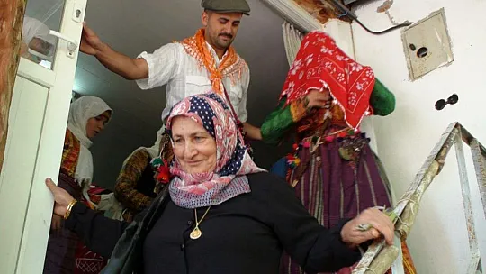 YÖRÜK ŞENLİĞİNE YOĞUN KATILIM