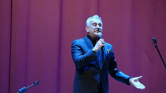 ZEHRA BEBEK İÇİN SAHNE ALDILAR