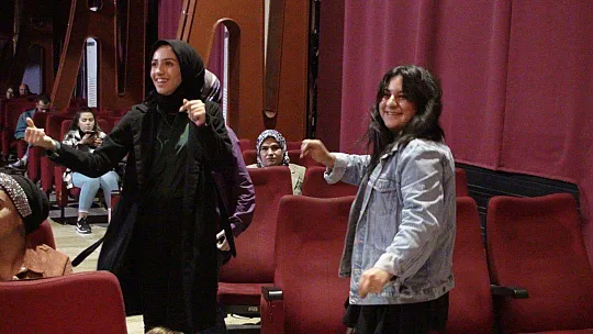 ZEHRA BEBEK İÇİN SAHNE ALDILAR