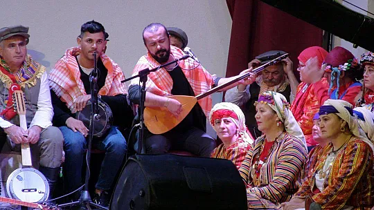 YÖRÜKLER DOYASIYA EĞLENDİ
