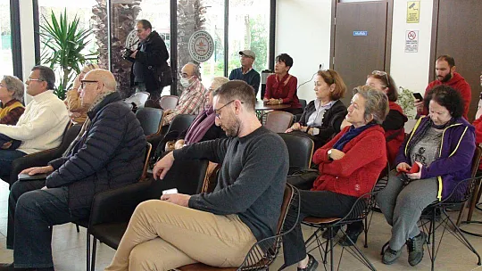 ALZHEİMER DERNEĞİNDEN ANLAMLI SUNUM