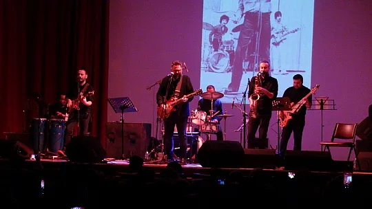 BARIŞ MANÇO VE CEM KARACA ANISINA MUHTEŞEM KONSER