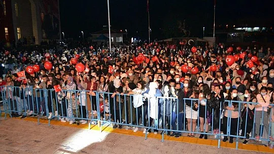 Seydikemer'de Cumhuriyet Konseri Coşkusu