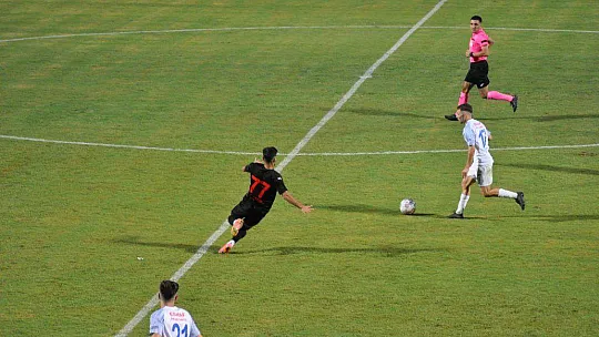 FETHİYESPOR EVİNDE KİMSEYİ AFFETMİYOR 3-1