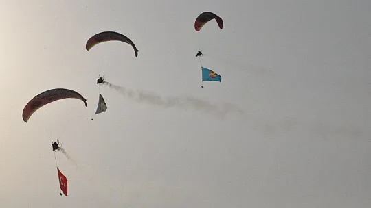 HAVA OYUNLARI FESTİVALİ RENKLİ GÖSTERİLERE EV SAHİPLİĞİ YAPIYOR