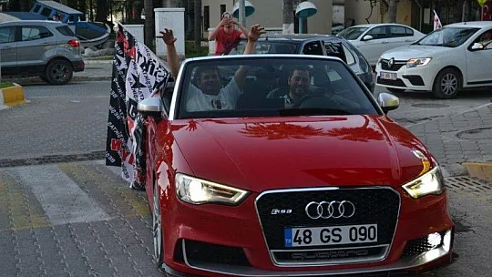 Beşiktaşlı taraftarlardan şampiyonluk konvoyu