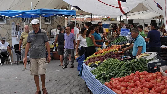 Vatandaşın alışveriş tercihi 'Salı Pazarı'