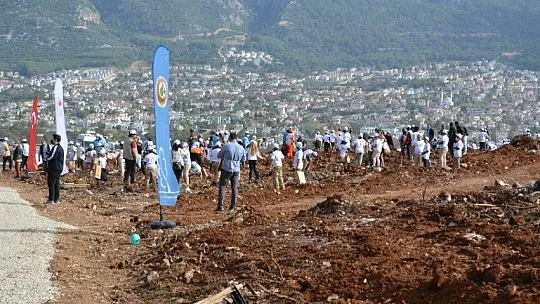 Fethiye'de 5 bin fidan toprakla buluştu