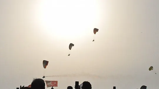 HAVA OYUNLARI FESTİVALİ RENKLİ GÖSTERİLERE EV SAHİPLİĞİ YAPIYOR
