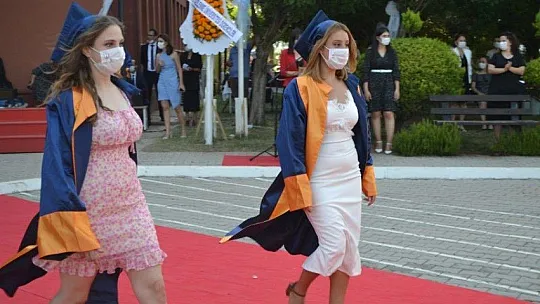 Fethiye Sağlık Bilimleri Fakültesi 2020-2021 Mezunlarını Verdi