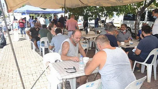 İksirci Tezcan'dan aşure etkinliği