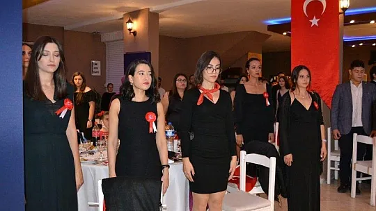 Girne Koleji Cumhuriyet balosunda bir araya geldi
