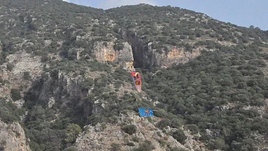 HAVA OYUNLARI FESTİVALİ RENKLİ GÖSTERİLERE EV SAHİPLİĞİ YAPIYOR