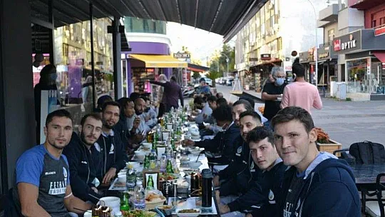 Lokman Hekim Fethiye Belediyespor'a moral yemeği