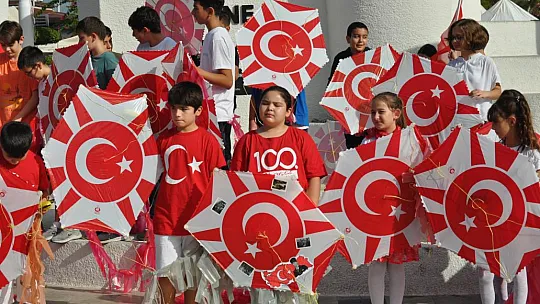 Fethiye'de 100.Yıla Özel 100 Uçurtma